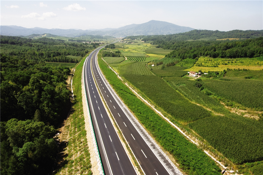 吉林-延吉高速公路.jpg